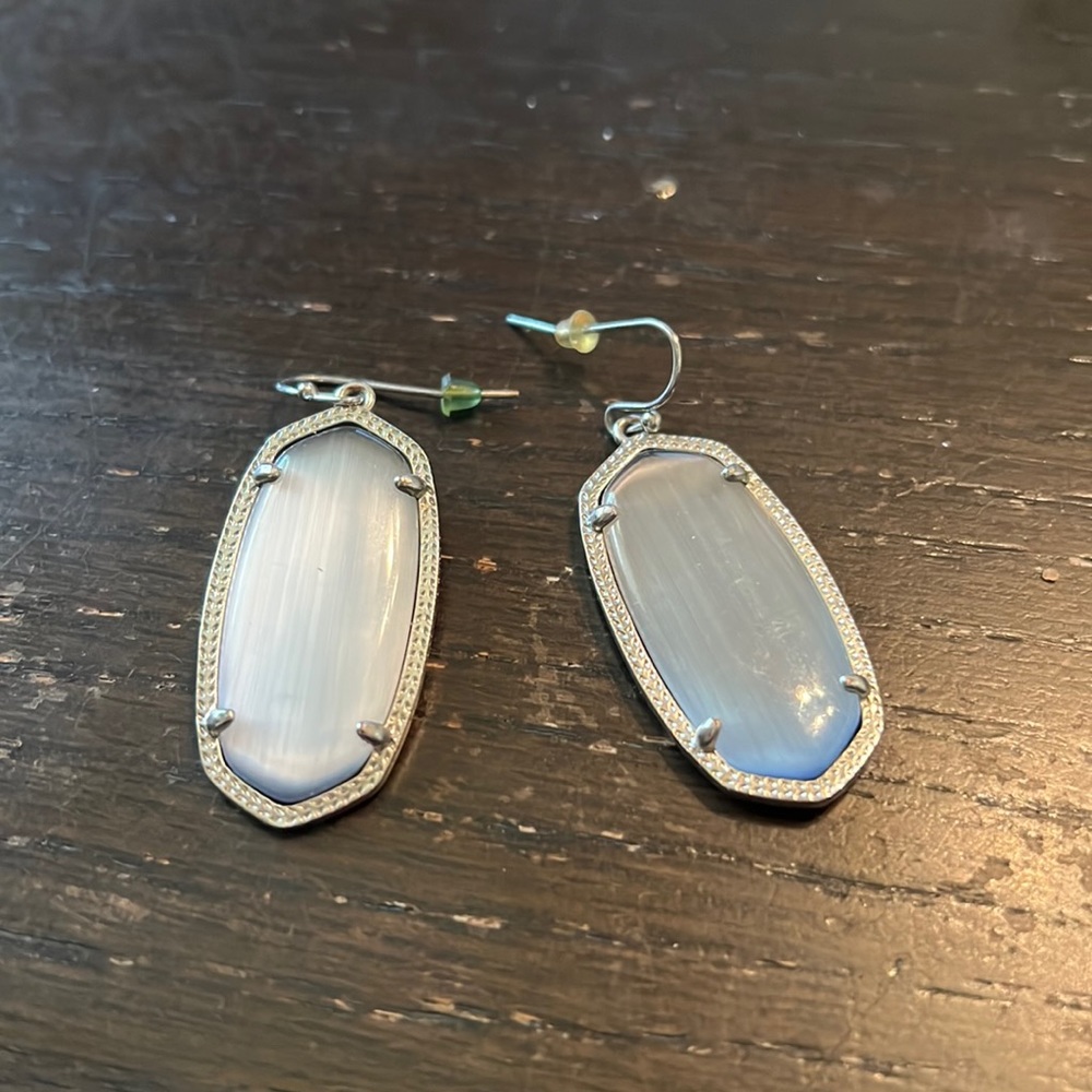 Kendra Scott signature earrings in silver/gray